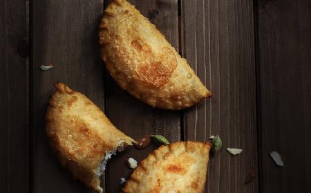 Pierożki Karanji: słodki indyjski deser