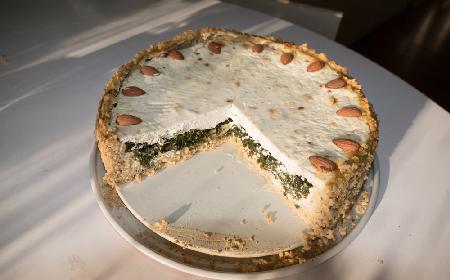 Babka nadziewana szpinakiem, białym serem i jajkiem - przepis nie tylko na Wielkanoc