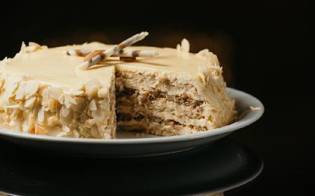 Nieziemski tort kawowo-morelowy