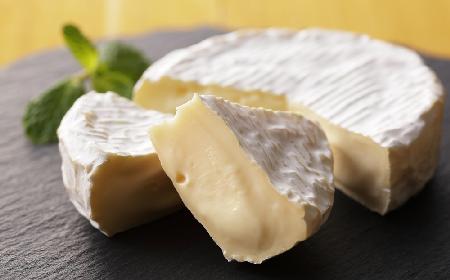Prosty dip z sera camembert - idealny na imprezy!