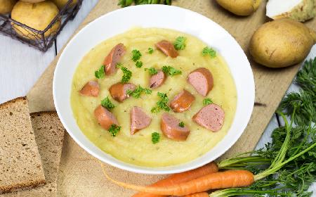 Pożywna kartoflanka z parówkami