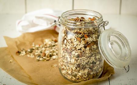 Dobry przepis na domowe muesli z bakaliami