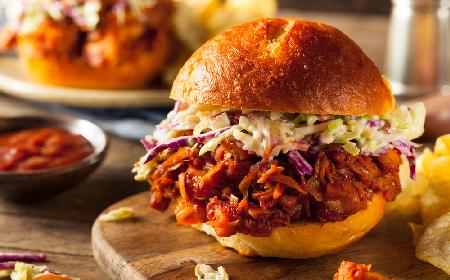 Jackfruit jak szarpana wołowina: przepis jak ugotować owoc chlebowca z puszki