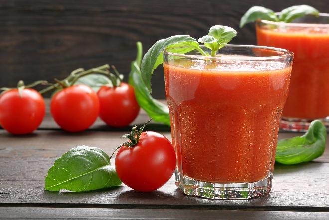 Koktajl pomidorowy z chili i bazylią